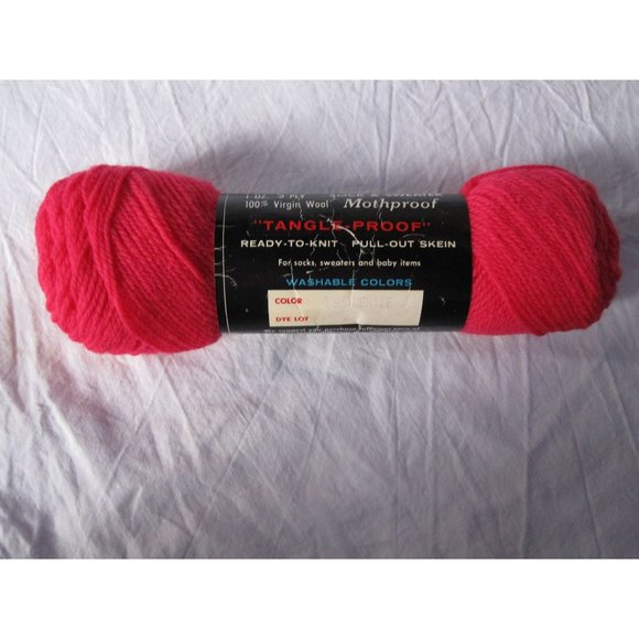 NEW Coats & Clarks Red Heart Super Fingering Sock & Sweater Red Yarn Skein 3 ply - Picture 3 of 4